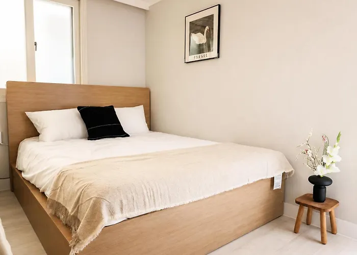 Airport Rail Dmc House Hongdae & Easy Access#501 Seoel