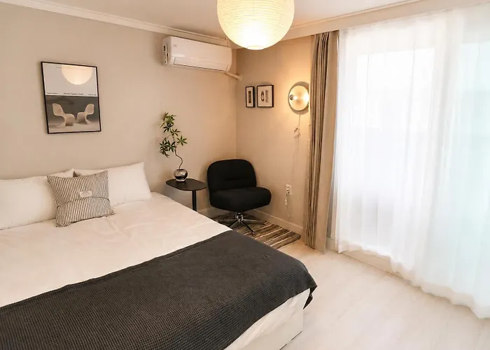 Airport Rail Dmc House Hongdae & Easy Access#501 Appartement